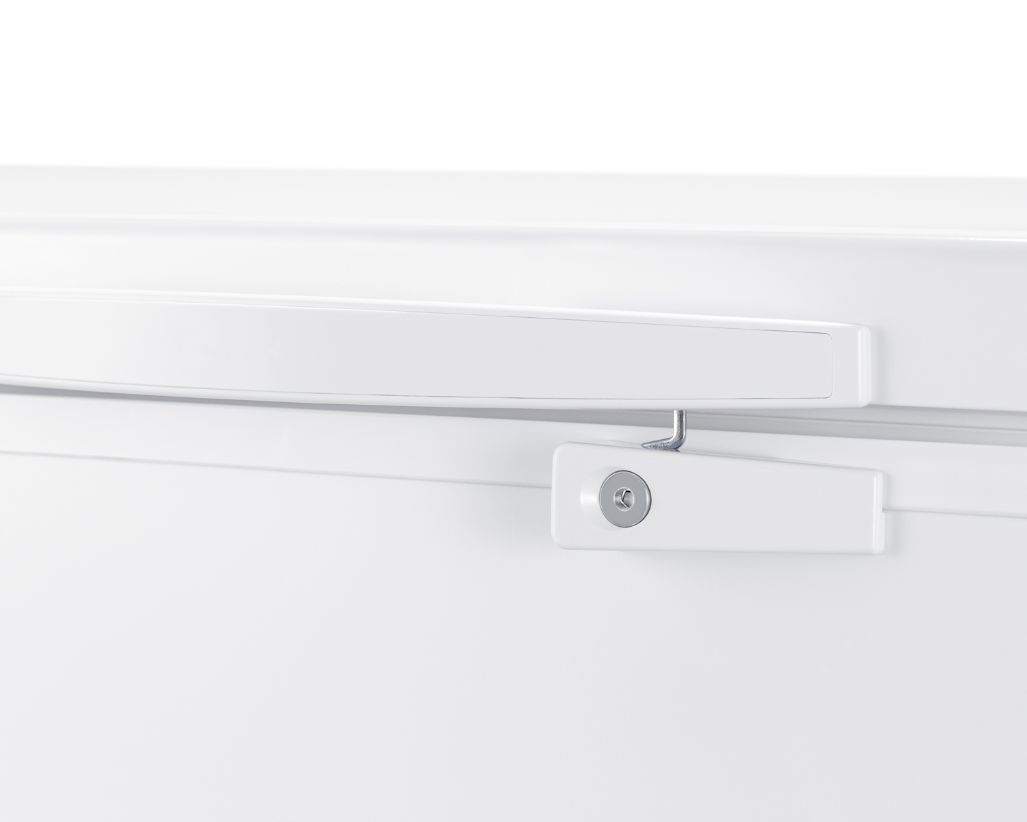 Commercially listed 17.2 cu.ft. manual defrost chest freezer in white with stainless steel corner guards and lock